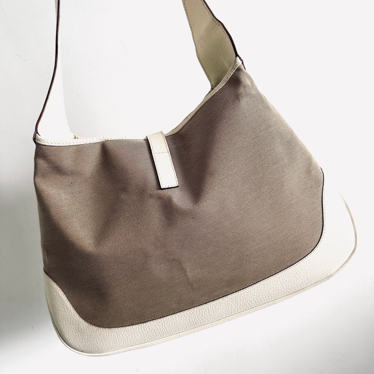 Gucci Jackie Grey / White Monogram Logo Baguette Hobo Vintage Shoulder Bag