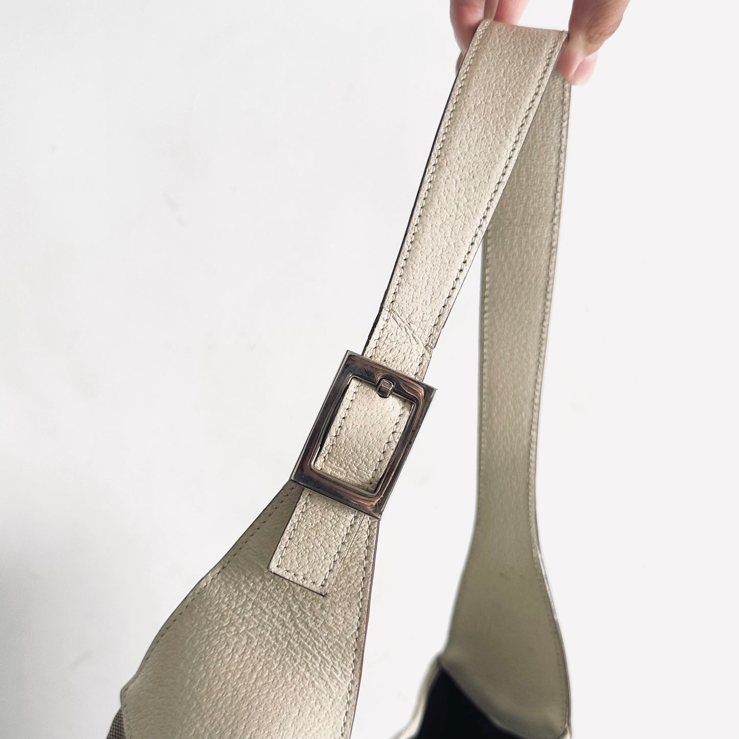 Gucci Jackie Grey / White Monogram Logo Baguette Hobo Vintage Shoulder Bag