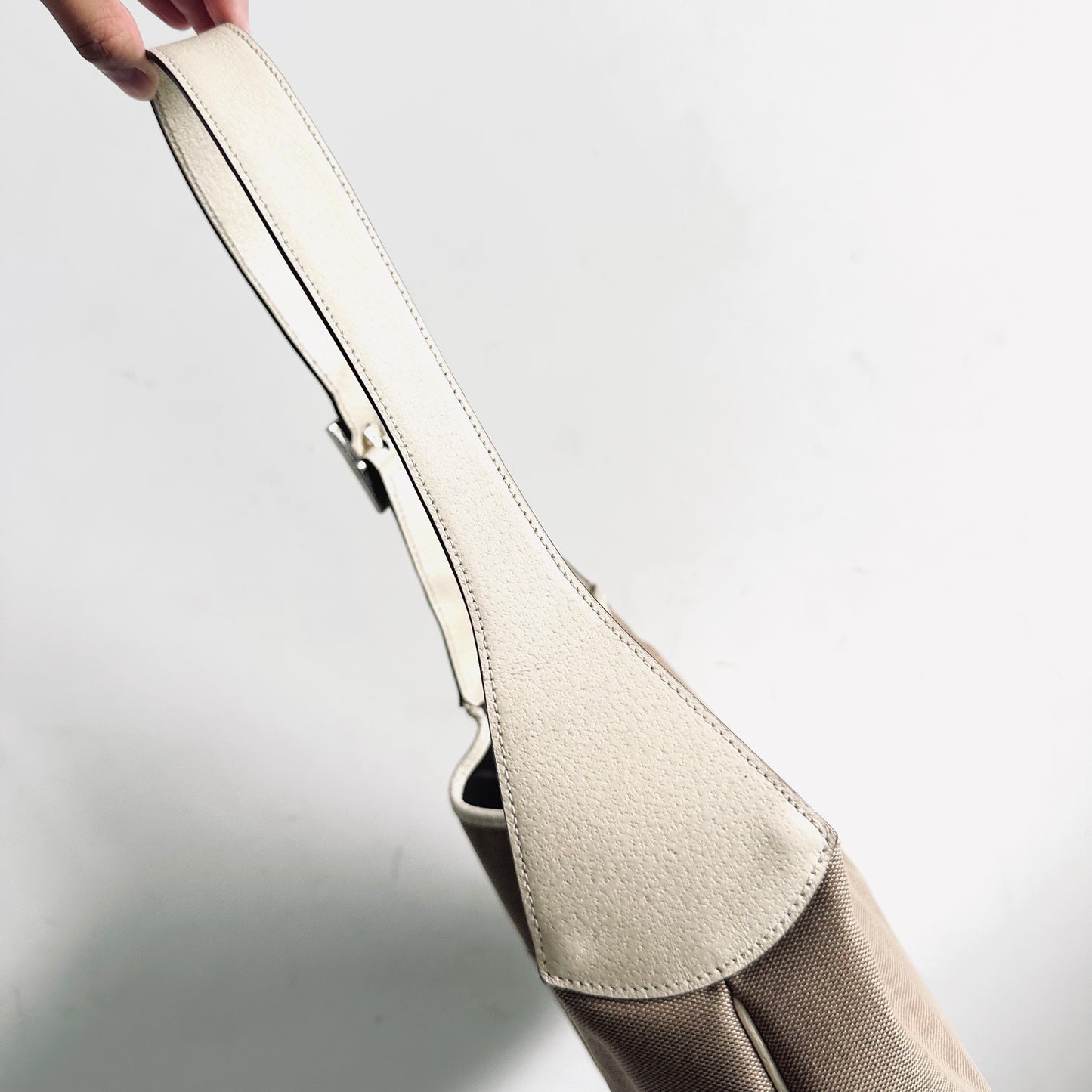Gucci Jackie Grey / White Monogram Logo Baguette Hobo Vintage Shoulder Bag