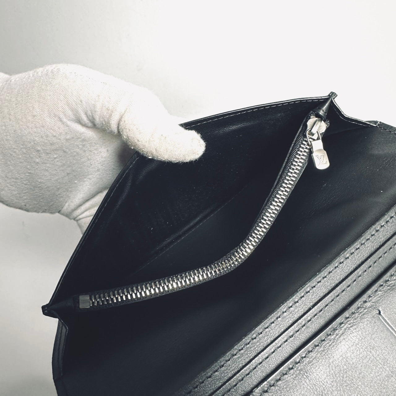 Louis Vuitton LV Brazza Damier Infini Leather Monogram Logo Long Bifold Flap Wallet