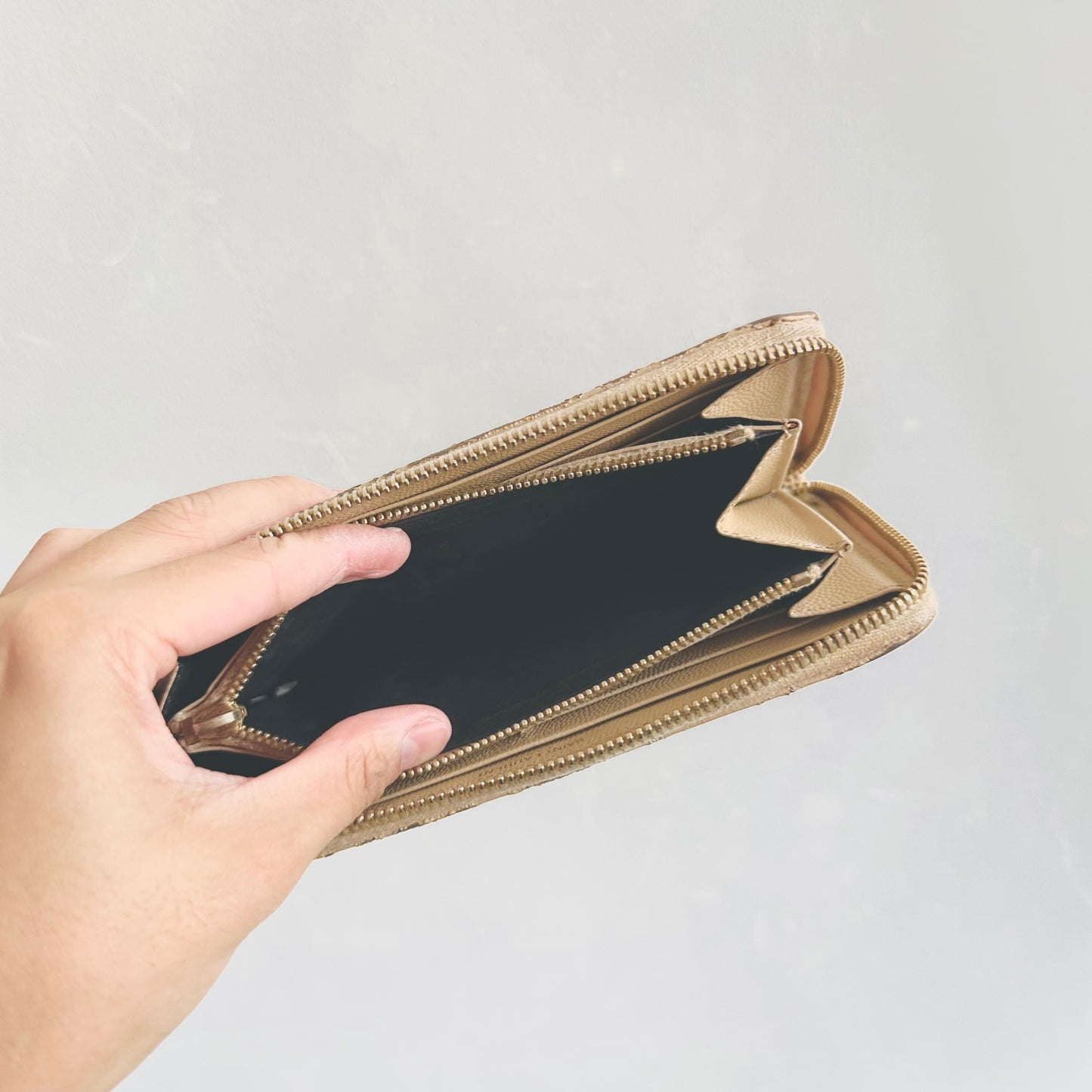YSL Yves Saint Laurent Beige GHW Cassandre Grain De Poudre Leather Zippy Zip Around Long Wallet