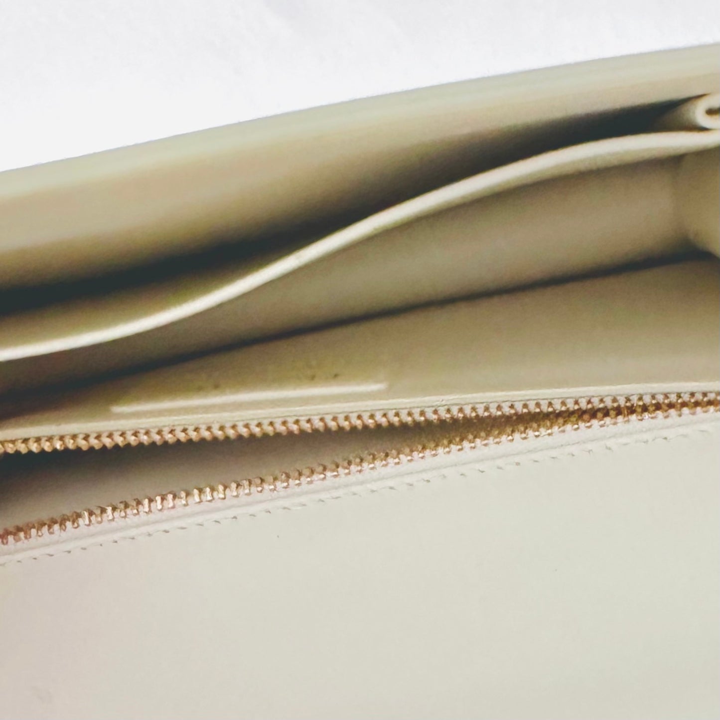 Christian Dior CD 30 Montaigne White Calfskin GHW Monogram Logo Flap Shoulder Sling Bag