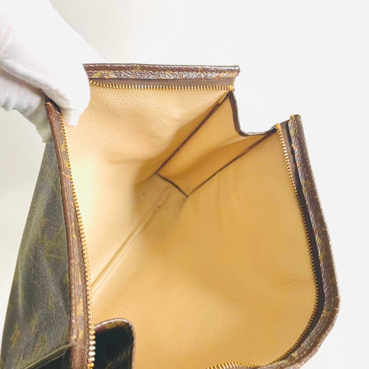 Louis Vuitton LV Monogram Logo Toiletry 26 GHW Pouch Clutch Case