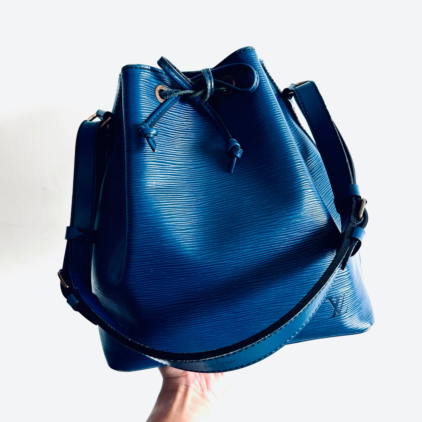 Louis Vuitton LV Blue Epi Leather Petit Noe Monogram Logo GHW Bucket Shoulder Sling Bag
