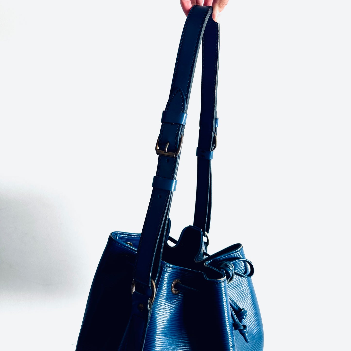 Louis Vuitton LV Blue Epi Leather Petit Noe Monogram Logo GHW Bucket Shoulder Sling Bag