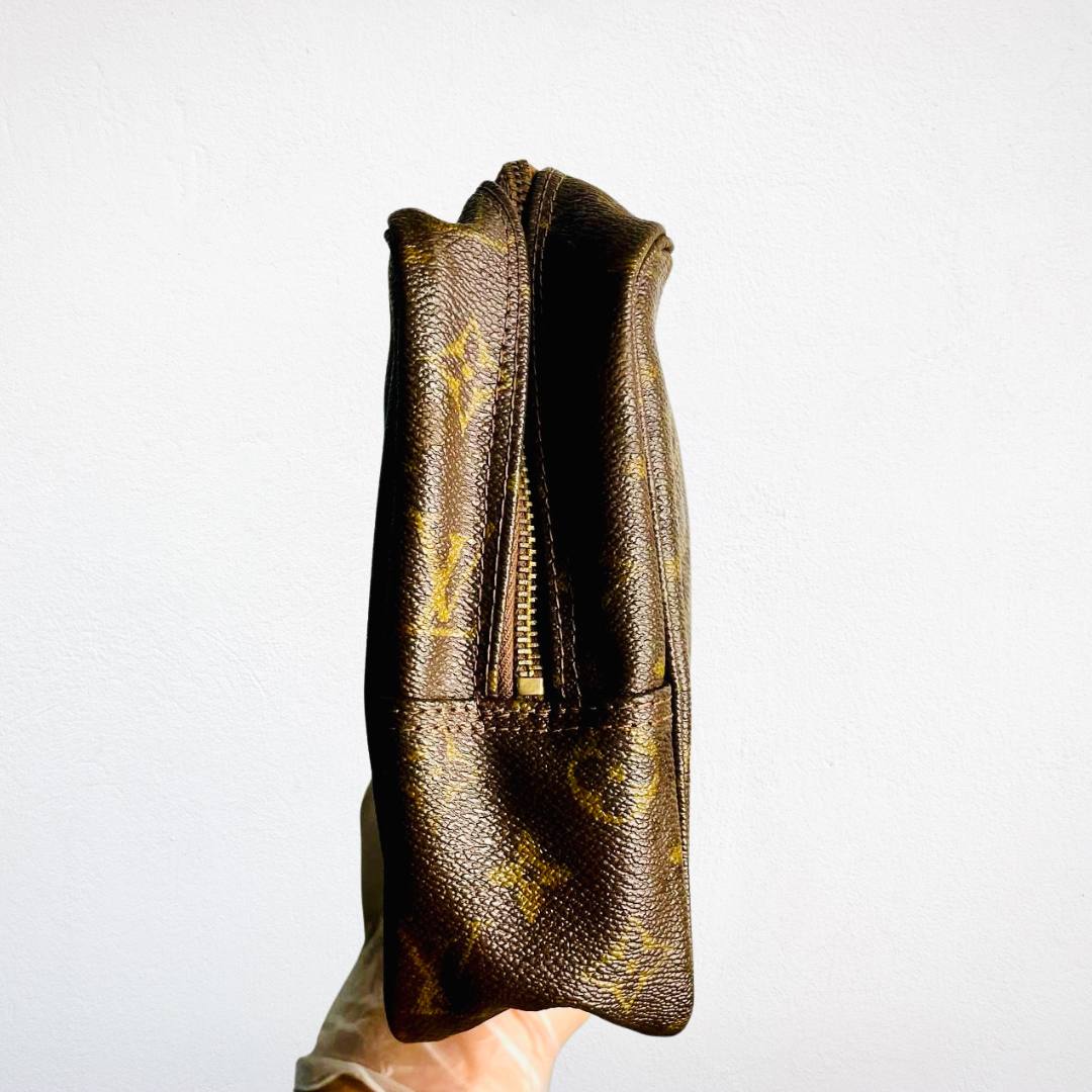 Louis Vuitton LV Monogram Logo GHW Trousse 28 Pouch Case Clutch