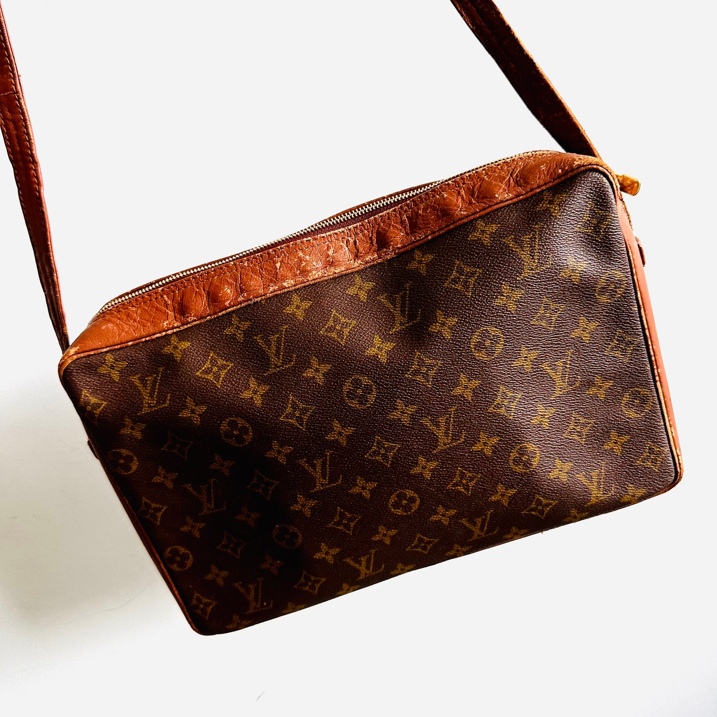 Louis Vuitton LV Sac Monogram Logo GHW Camera Bandouliere Vintage Shoulder Sling Bag