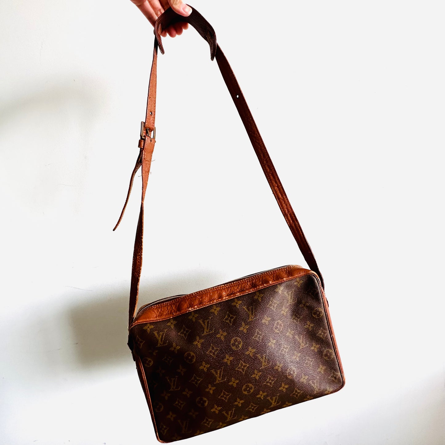 Louis Vuitton LV Sac Monogram Logo GHW Camera Bandouliere Vintage Shoulder Sling Bag