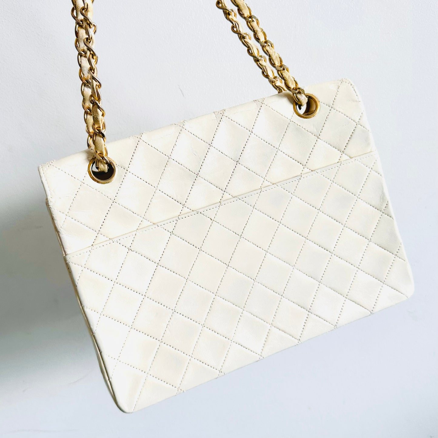 Chanel White GHW Diana Round Medium Classic Single Flap CC Logo Quilted Lambskin 2-Way Vintage Shoulder Sling Bag 0s