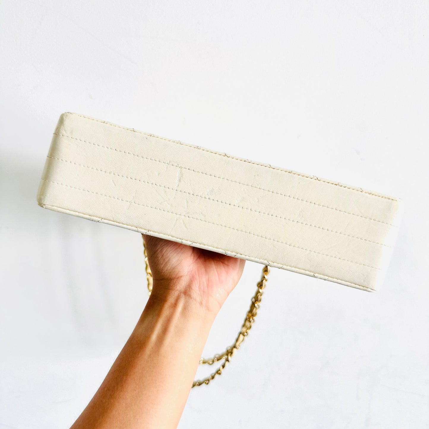 Chanel White GHW Diana Round Medium Classic Single Flap CC Logo Quilted Lambskin 2-Way Vintage Shoulder Sling Bag 0s