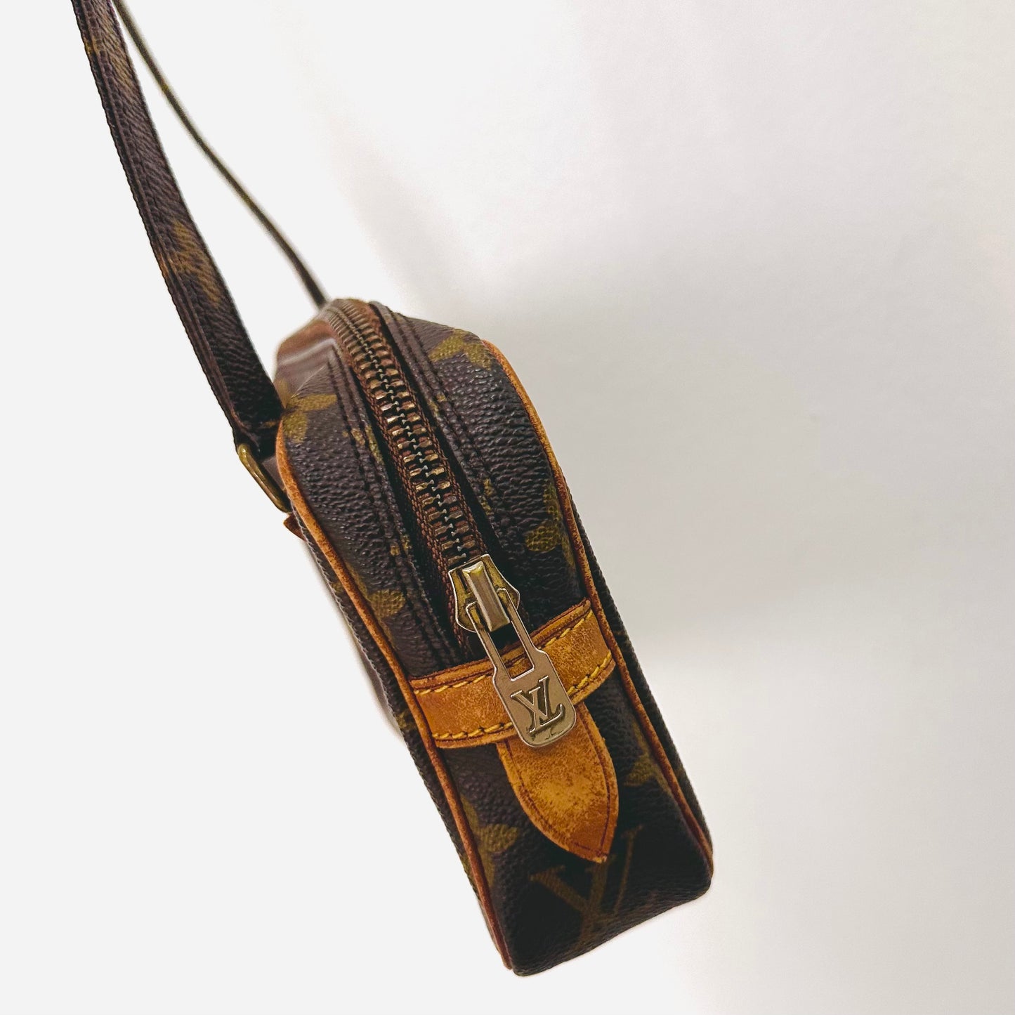 Louis Vuitton LV Monogram Logo GHW Marly Bandouliere Camera Vintage Shoulder Sling Bag