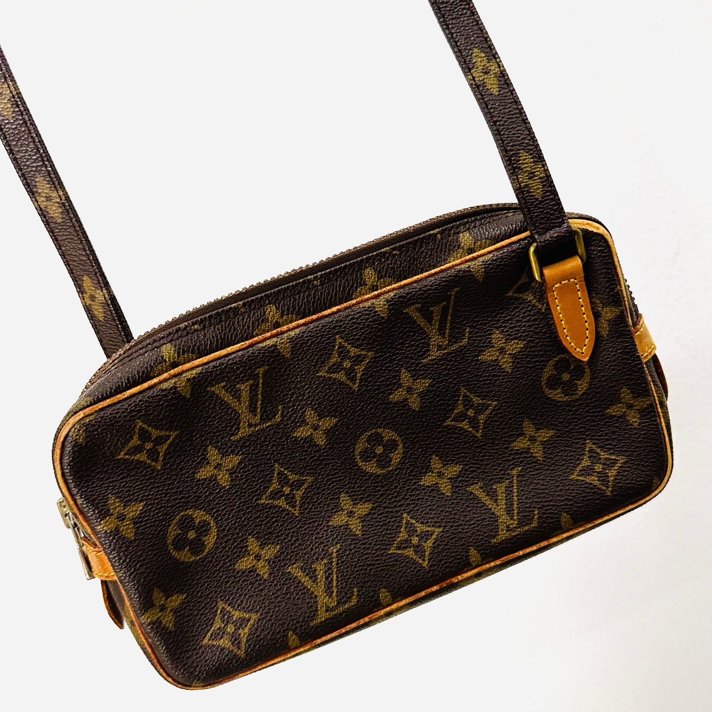 Louis Vuitton LV Monogram Logo GHW Marly Bandouliere Camera Vintage Shoulder Sling Bag