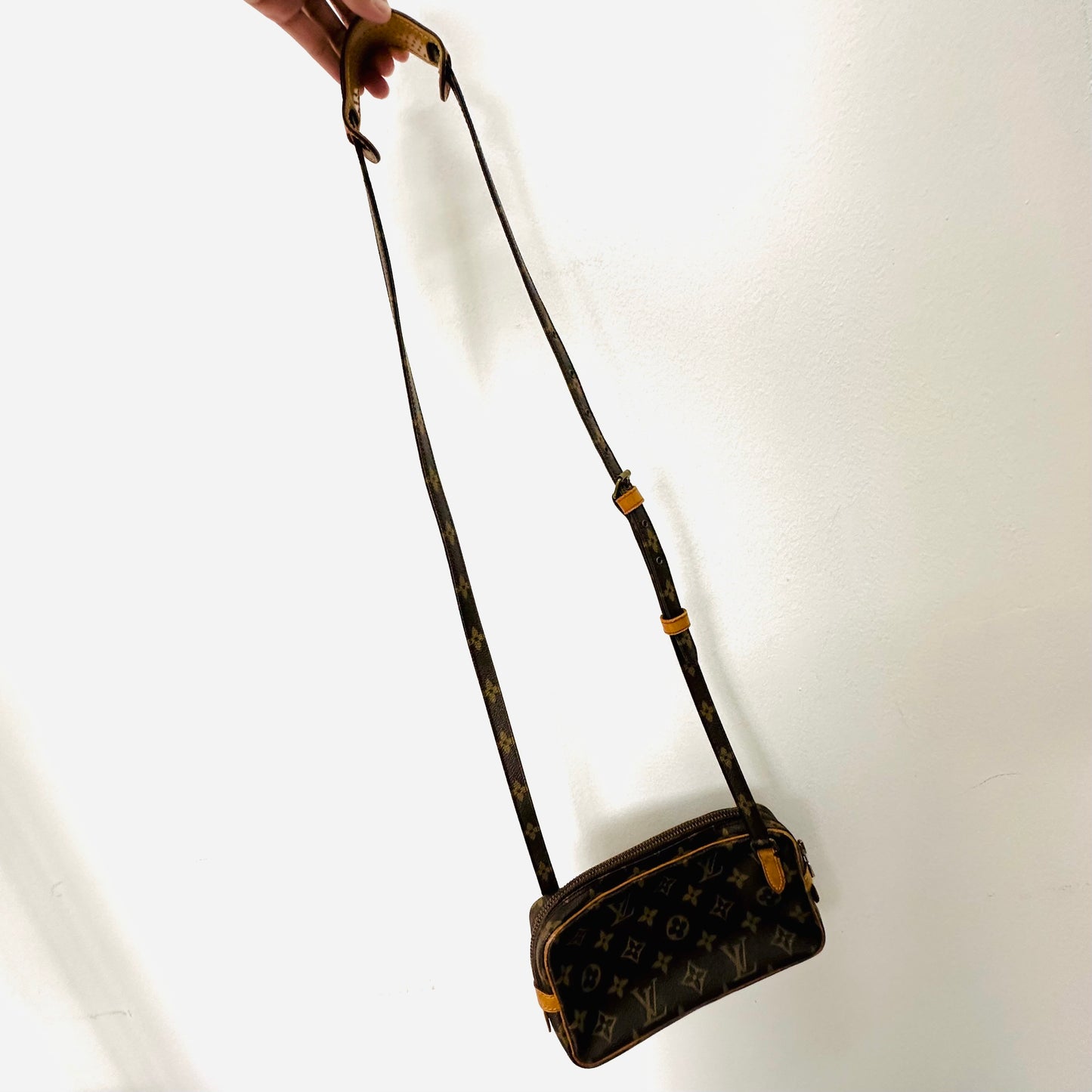 Louis Vuitton LV Monogram Logo GHW Marly Bandouliere Camera Vintage Shoulder Sling Bag