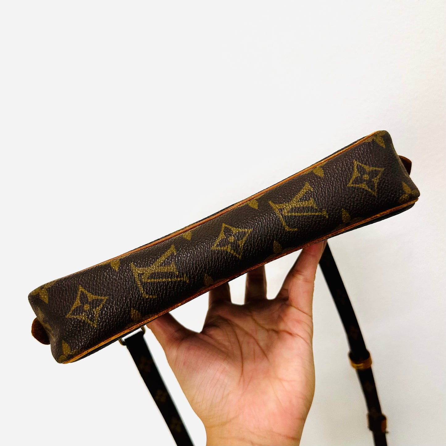 Louis Vuitton LV Monogram Logo GHW Marly Bandouliere Camera Vintage Shoulder Sling Bag