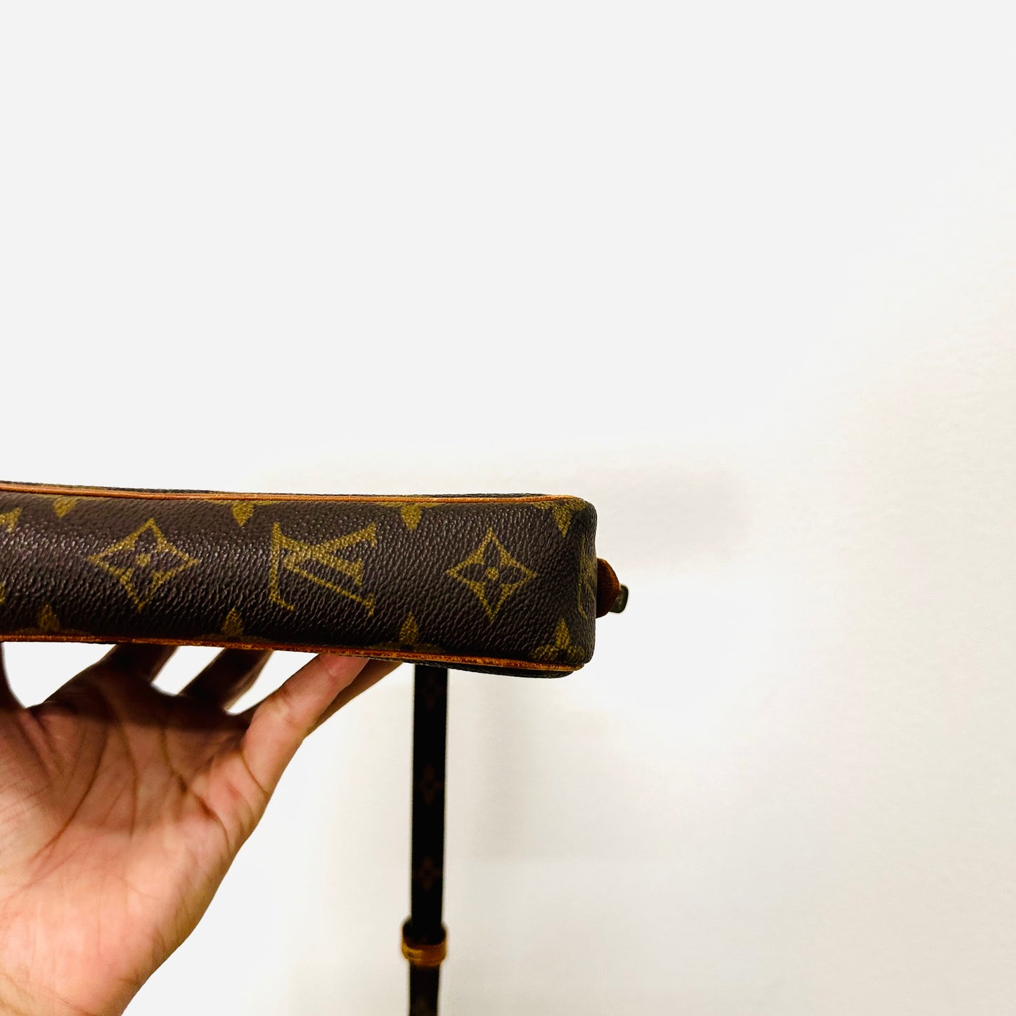 Louis Vuitton LV Monogram Logo GHW Marly Bandouliere Camera Vintage Shoulder Sling Bag