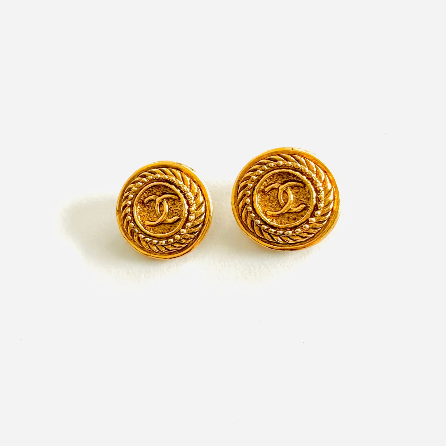 Chanel Gold Giant CC Monogram Logo Spiral Signature Classic Large Round Vintage Clip On Earrings