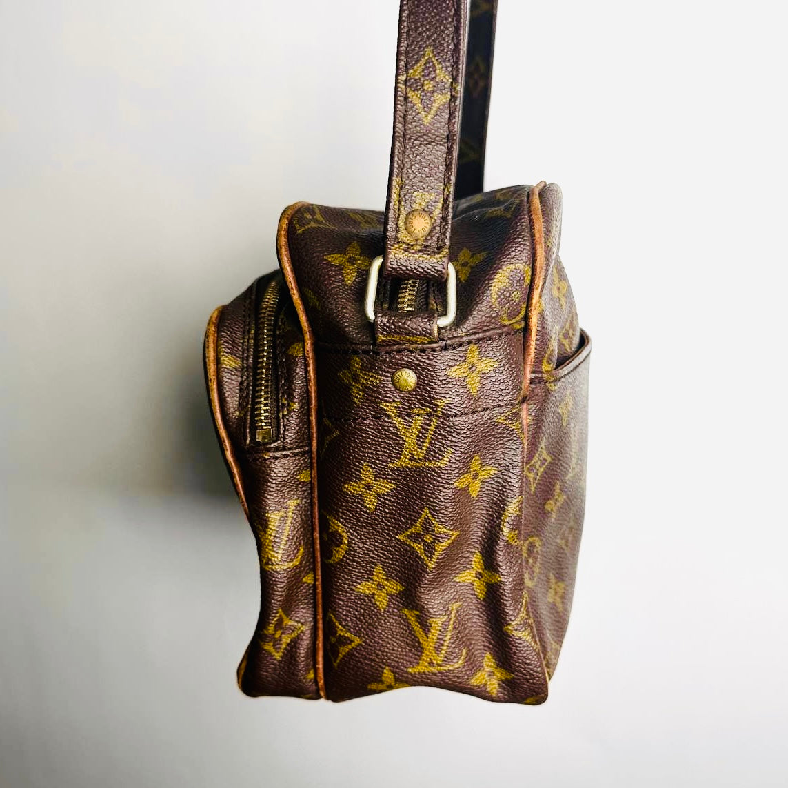 Louis Vuitton LV Nile Reporter Monogram Logo GHW Camera Messenger Shoulder Sling Bag