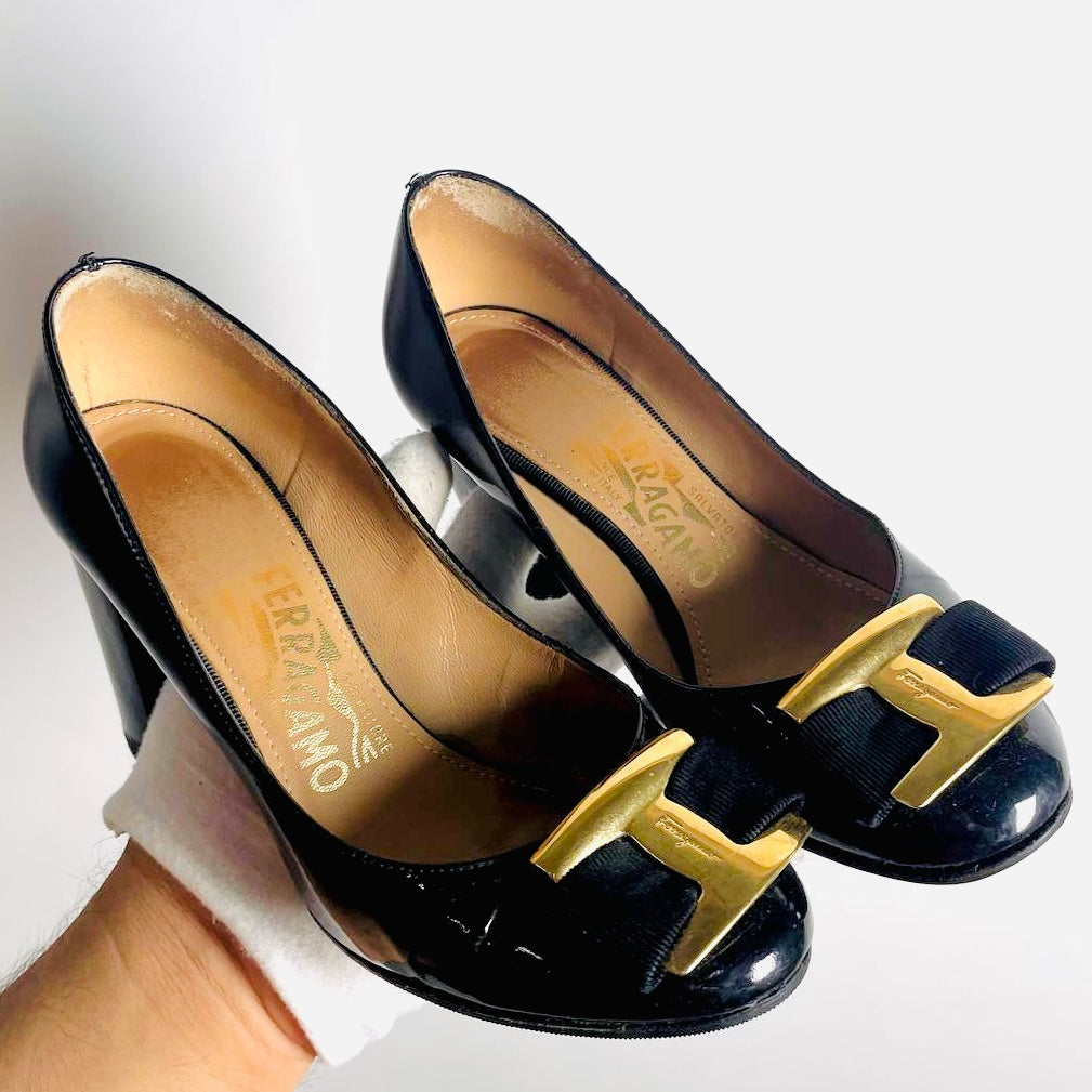 Salvatore Ferragamo Vara Ninna Black GHW Giant Monogram Logo Bow Ballet Ballerina Patent Leather Classic Heels Pumps Shoes