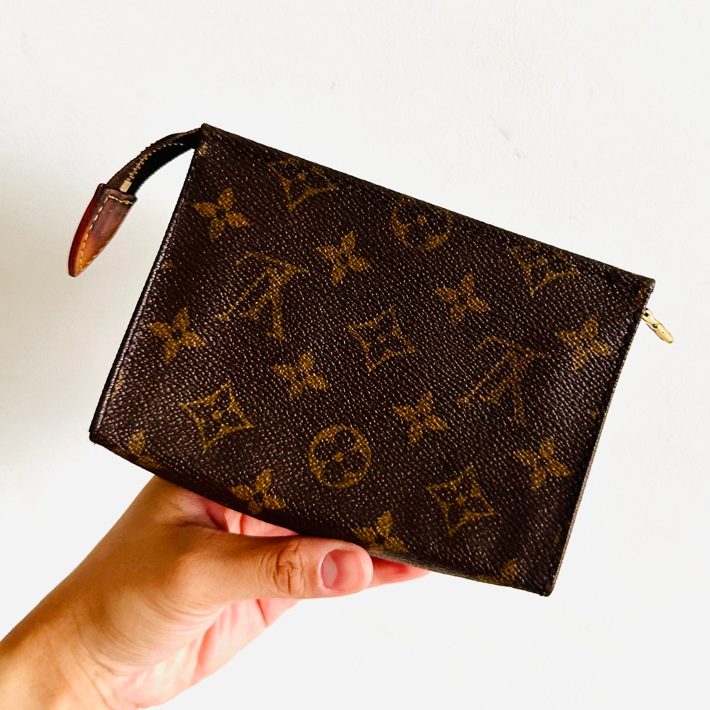 Louis Vuitton LV Monogram Logo GHW Toiletry Pouch 15 Clutch Case