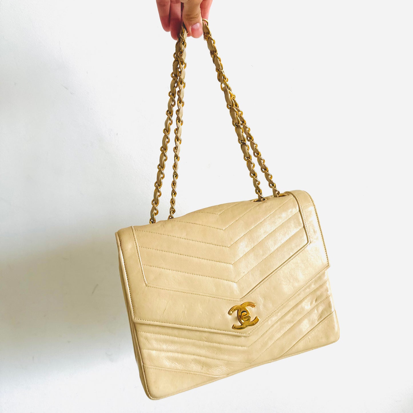 Chanel Beige GHW CC Logo Turnlock Small Classic Single Chevron Quilted Lambskin Flap Vintage Shoulder Sling Bag Pre Series