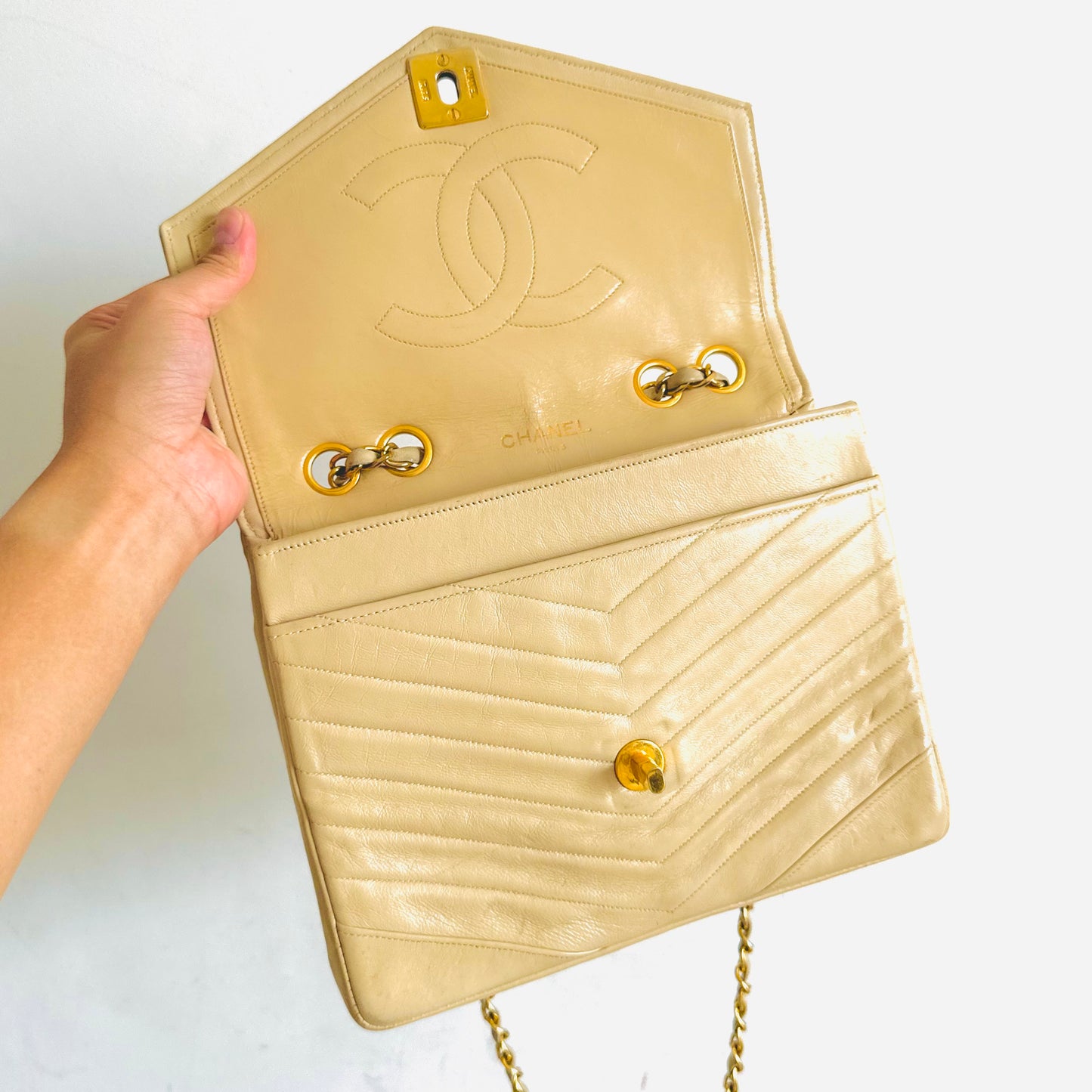 Chanel Beige GHW CC Logo Turnlock Small Classic Single Chevron Quilted Lambskin Flap Vintage Shoulder Sling Bag Pre Series