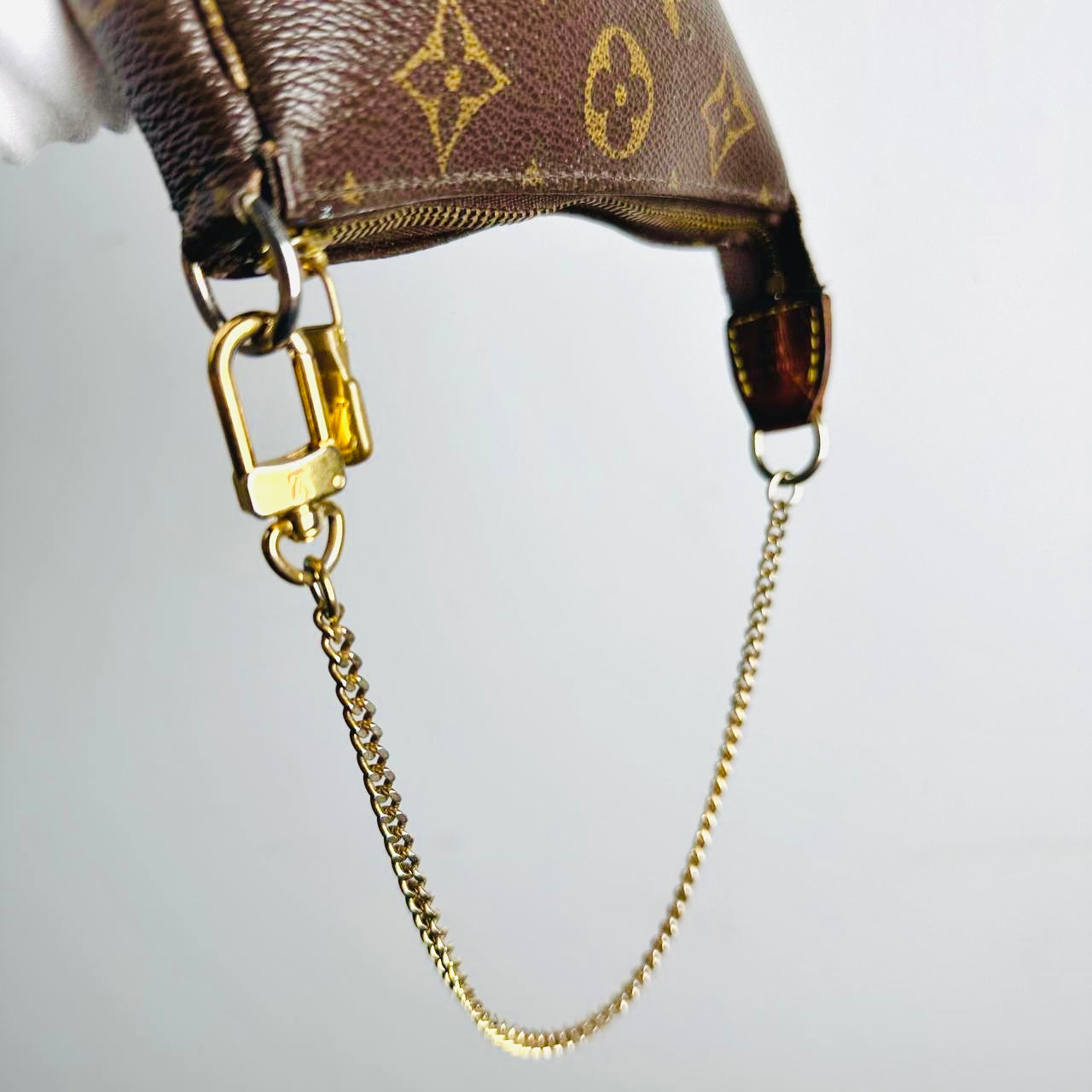 Louis Vuitton Monogram Logo GHW LV Mini Shoulder Hobo Pochette Accessoires Accessories Bag