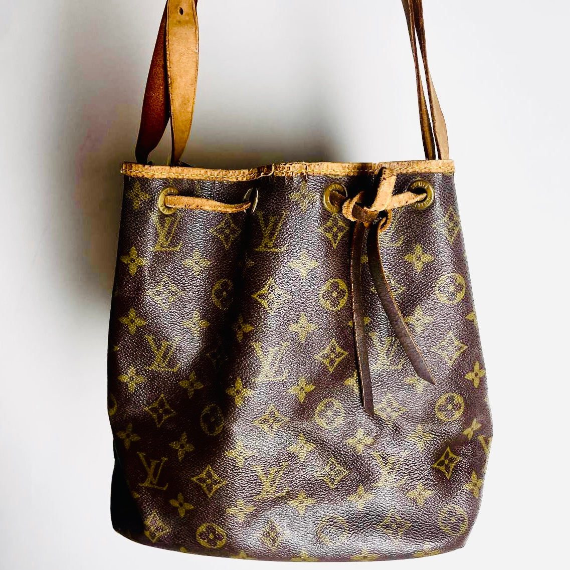 Louis Vuitton LV Bucket Petit Noe Monogram Logo GHW Shoulder Sling Vintage Drawstring Bag