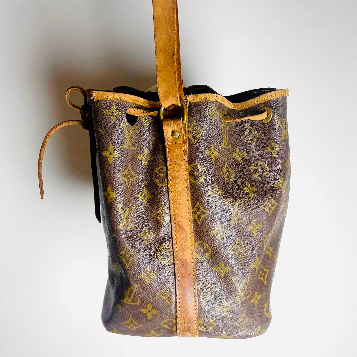 Louis Vuitton LV Bucket Petit Noe Monogram Logo GHW Shoulder Sling Vintage Drawstring Bag