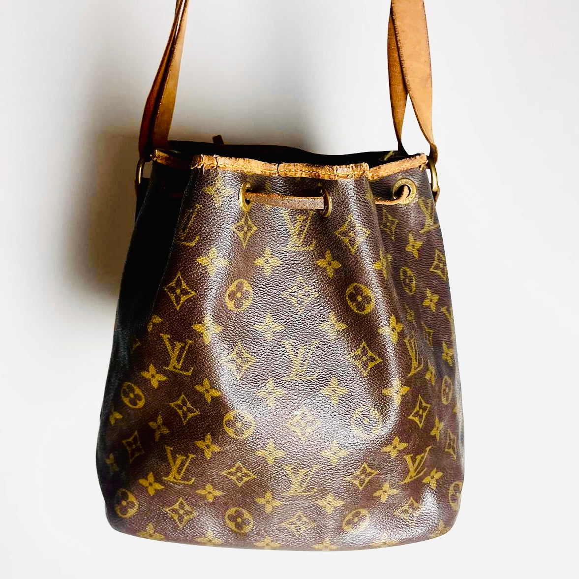 Louis Vuitton LV Bucket Petit Noe Monogram Logo GHW Shoulder Sling Vintage Drawstring Bag