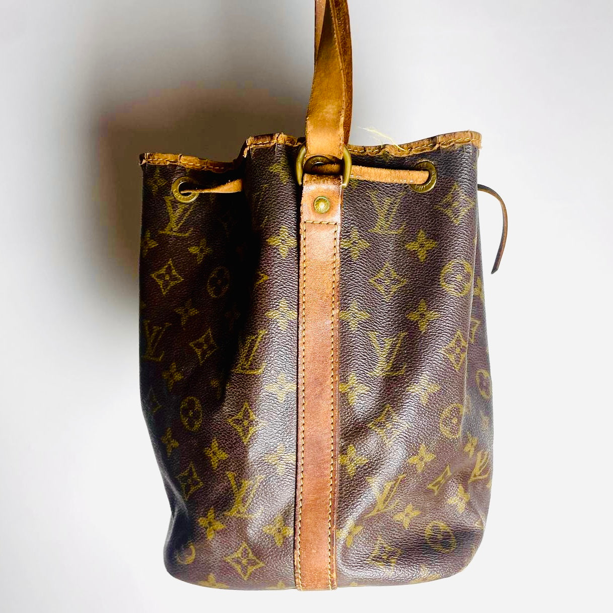 Louis Vuitton LV Bucket Petit Noe Monogram Logo GHW Shoulder Sling Vintage Drawstring Bag