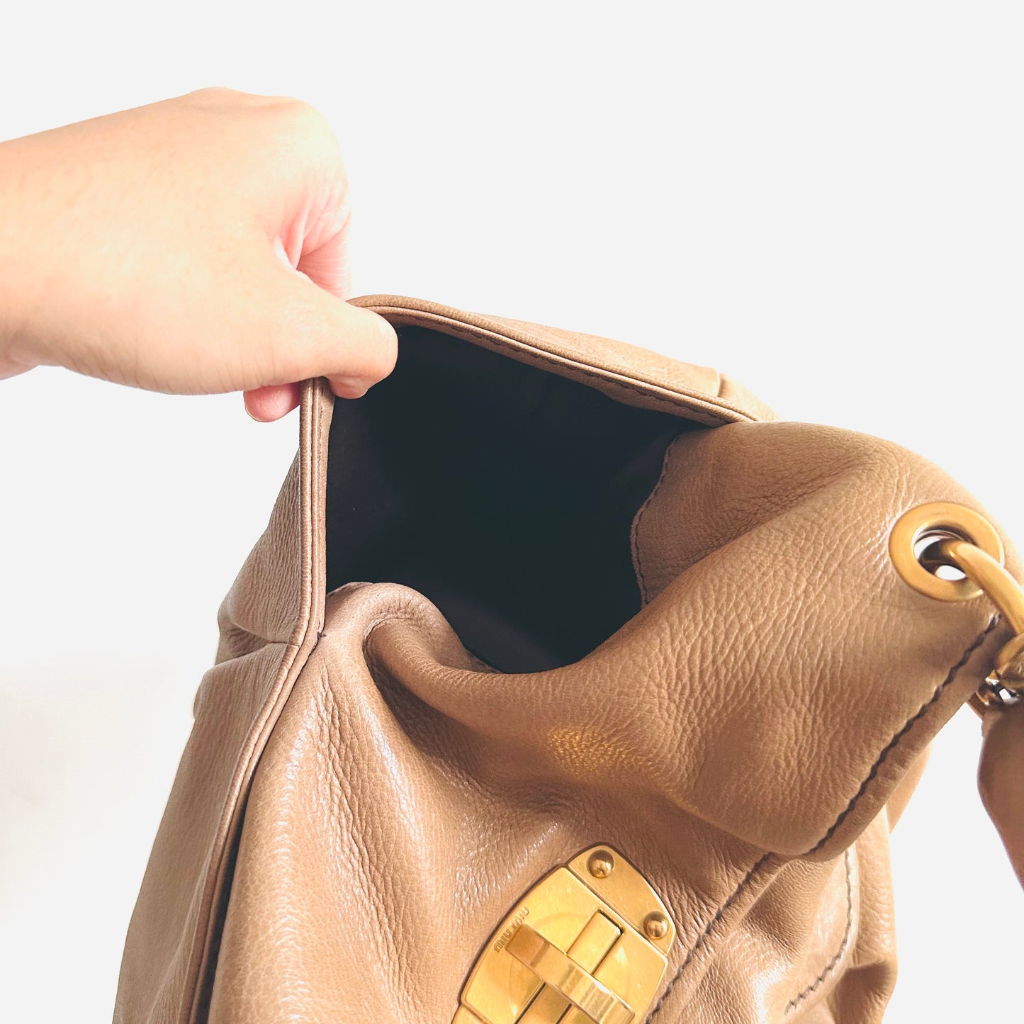 Miu Miu Beige GHW Leather Classic Logo 2-Way Hobo Shopper Shoulder Baguette Cervo Shine Sling Bag