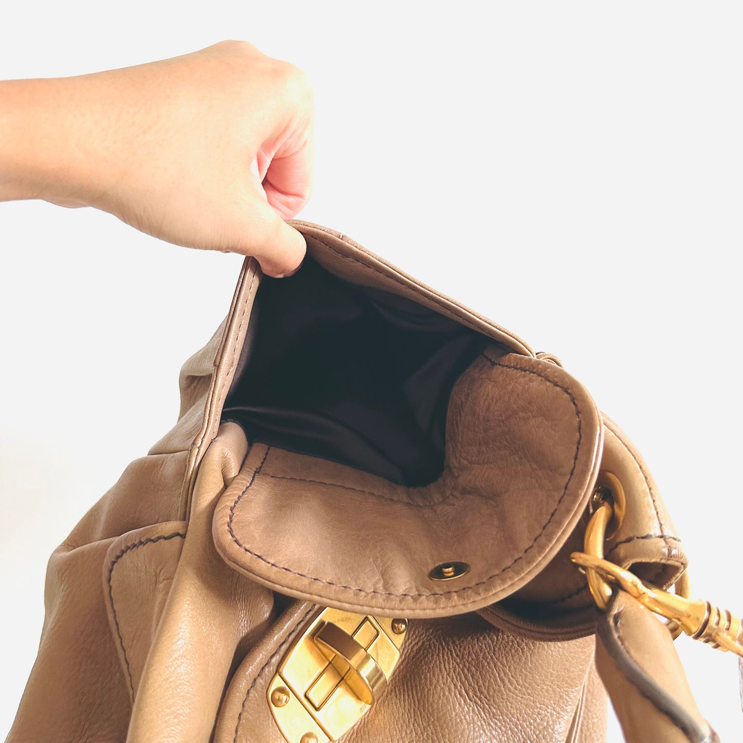 Miu Miu Beige GHW Leather Classic Logo 2-Way Hobo Shopper Shoulder Baguette Cervo Shine Sling Bag