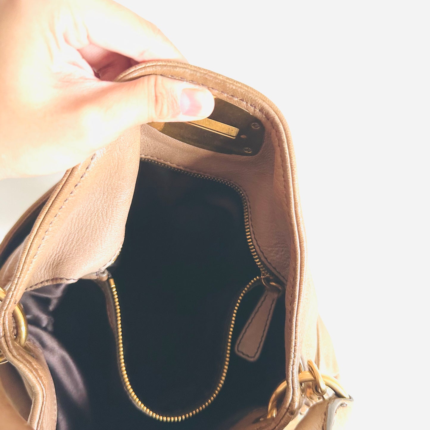 Miu Miu Beige GHW Leather Classic Logo 2-Way Hobo Shopper Shoulder Baguette Cervo Shine Sling Bag