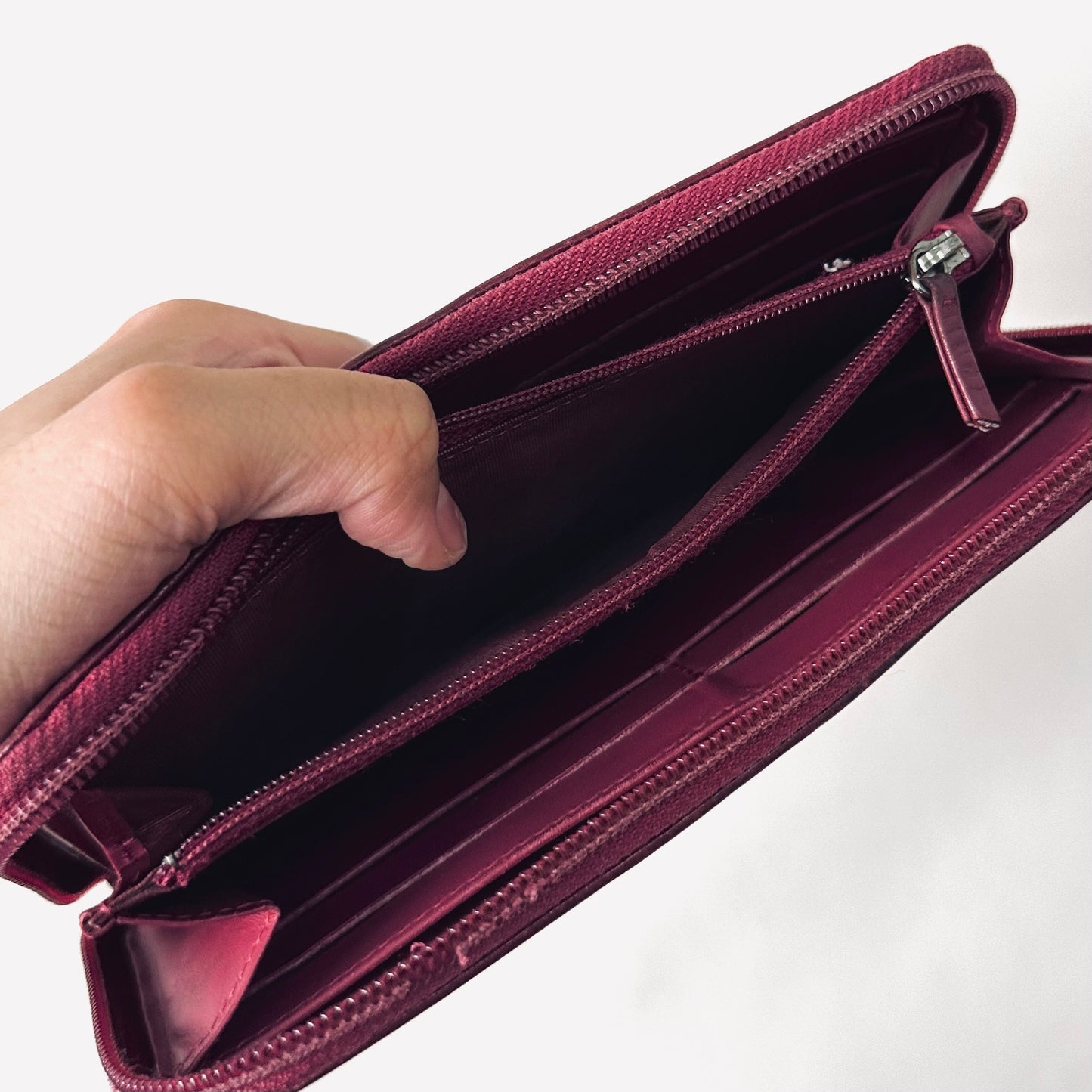 Chanel Maroon Burgundy Caviar Leather Giant CC Logo Zip Around Zippy Vintage Long Wallet