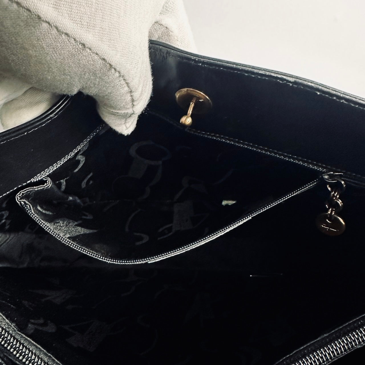 Salvatore Ferragamo Black GHW Gancini Smooth Leather Hobo Baguette Shoulder Bag