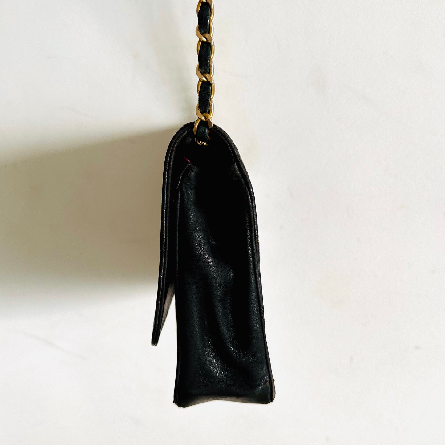 Chanel Black GHW Single Flap Chevron Diagonal Quilted Lambskin CC Logo Vintage Shoulder Sling Bag
