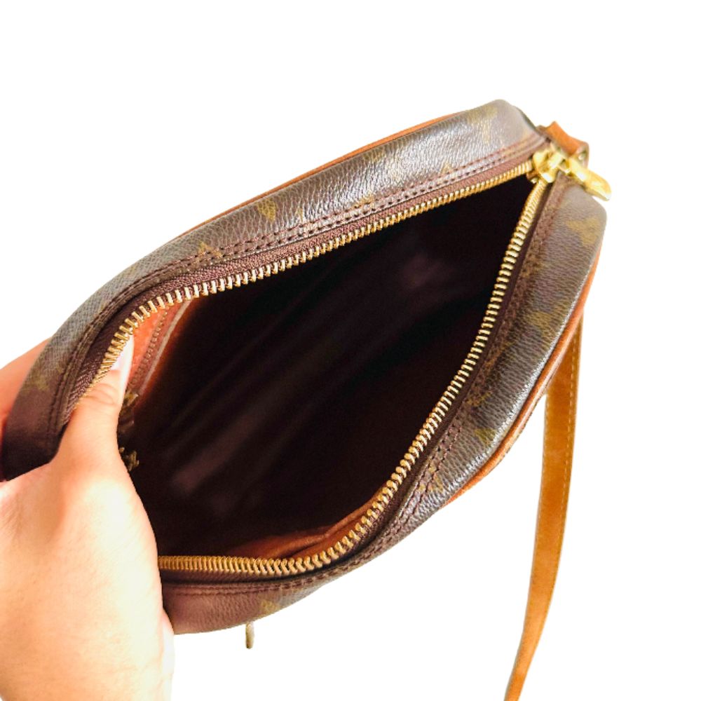 Louis Vuitton LV Senlis Blois Monogram Logo GHW Vintage Zip Camera Shoulder Sling Bag