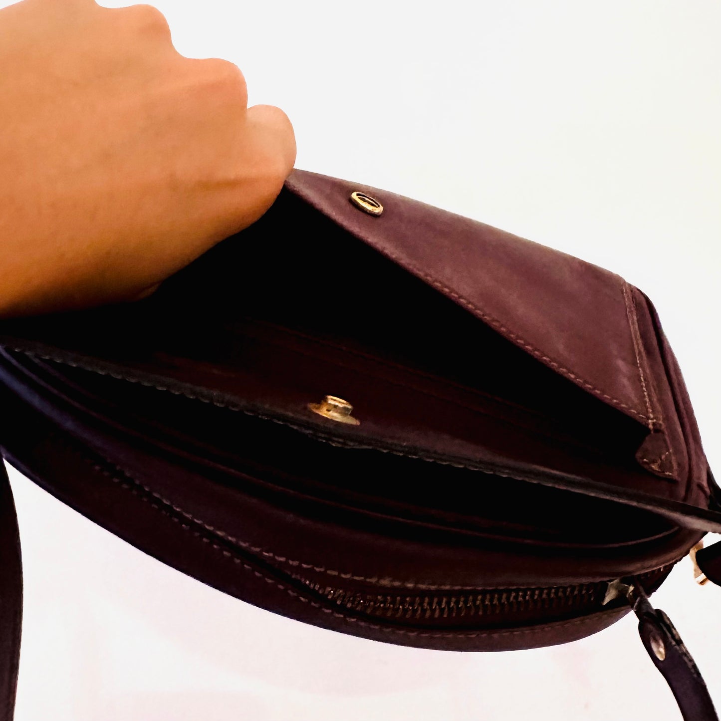 Cartier Must / Mast de Cartier Burgundy Red Maroon GHW Smooth Leather Shoulder Sling Flap Bag
