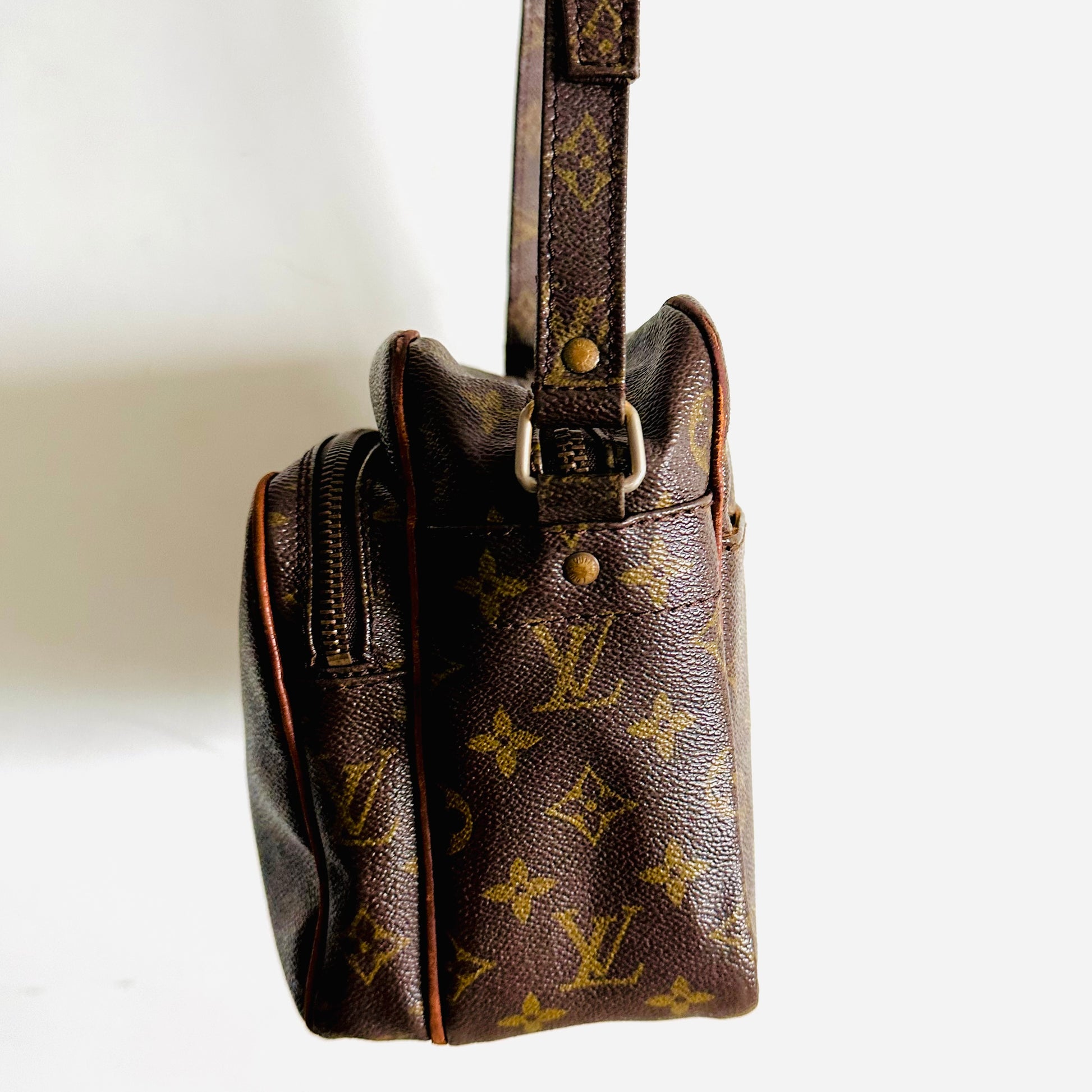 Louis Vuitton Nile Shoulder Bag Monogram Unisex 