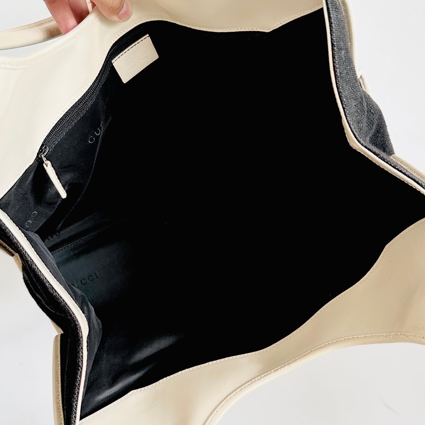 Gucci Jackie Black / White Bicolour Logo Shoulder Hobo Bag