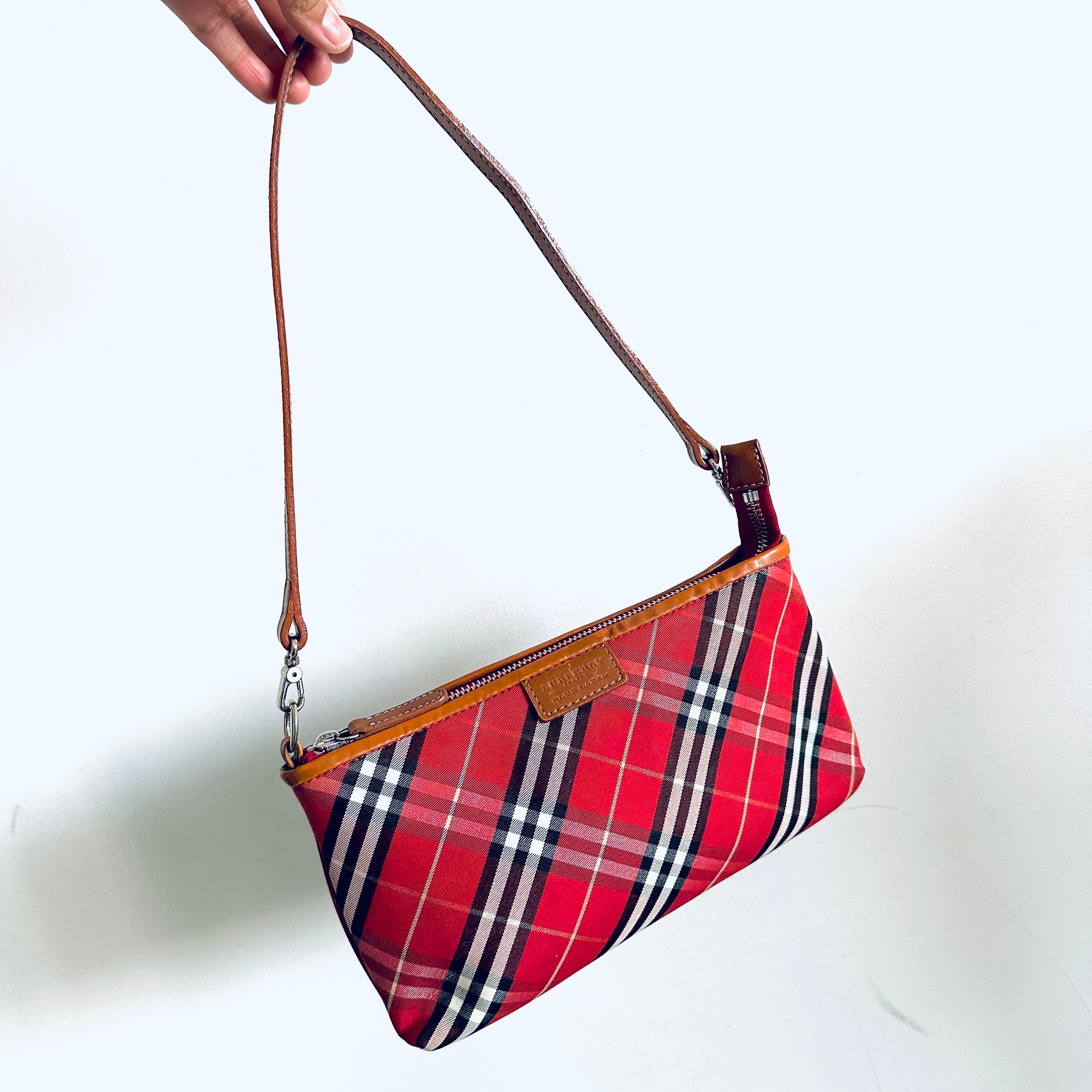 Burberry sales red clutch