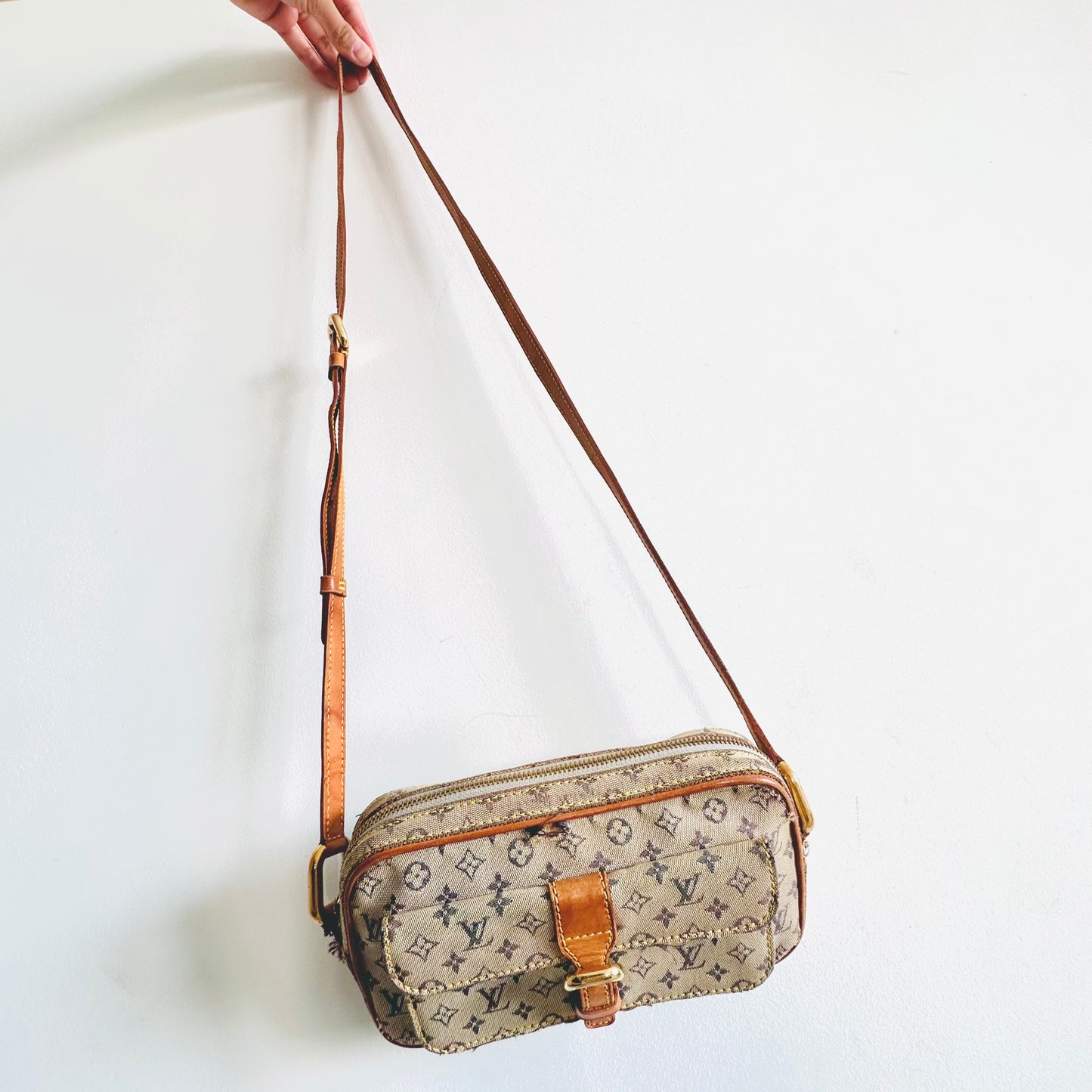 Louis Vuitton LV Mini Lin Juliette Monogram Logo GHW Camera Shoulder Sling Bag
