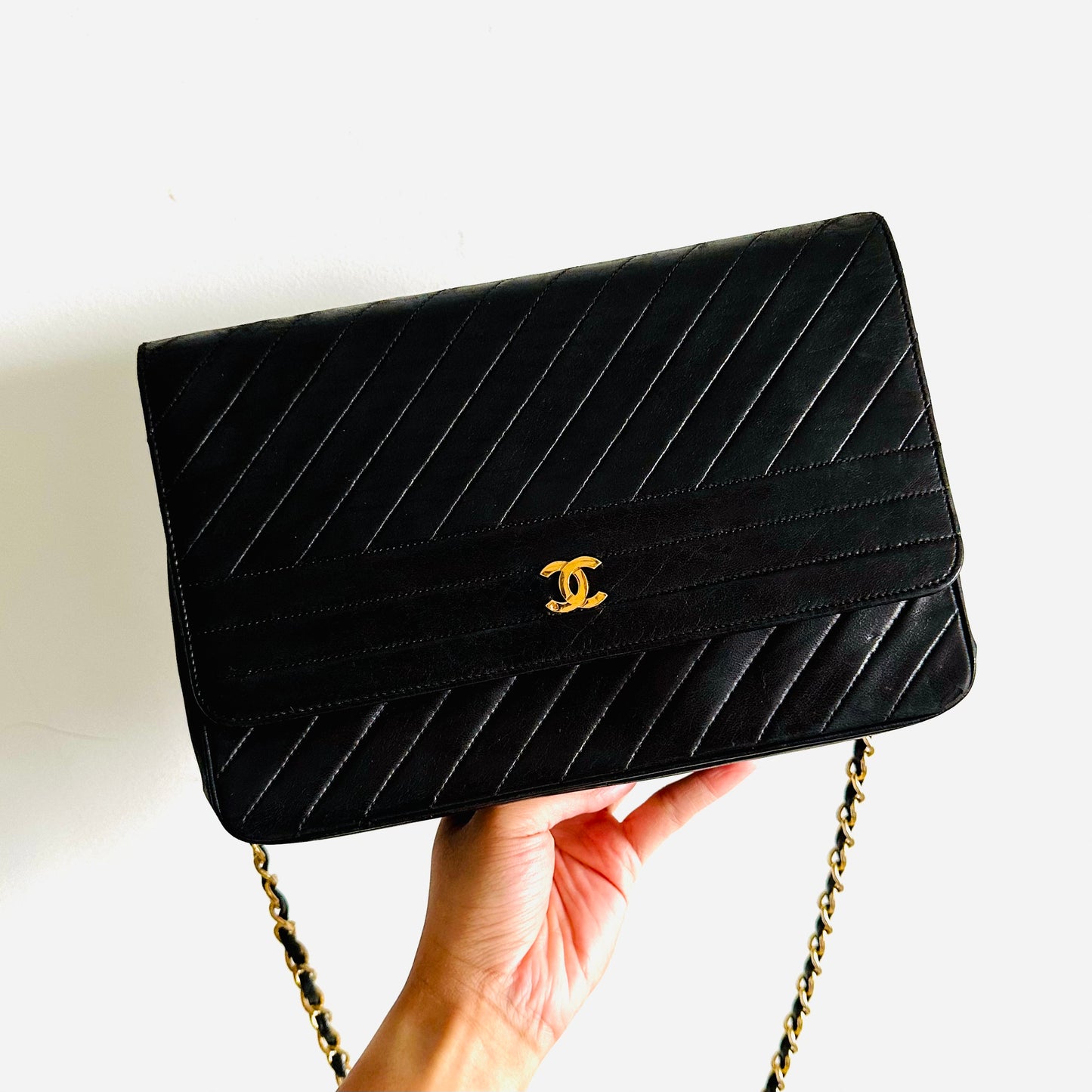 Chanel Black GHW Single Flap Chevron Diagonal Quilted Lambskin CC Logo Vintage Shoulder Sling Bag