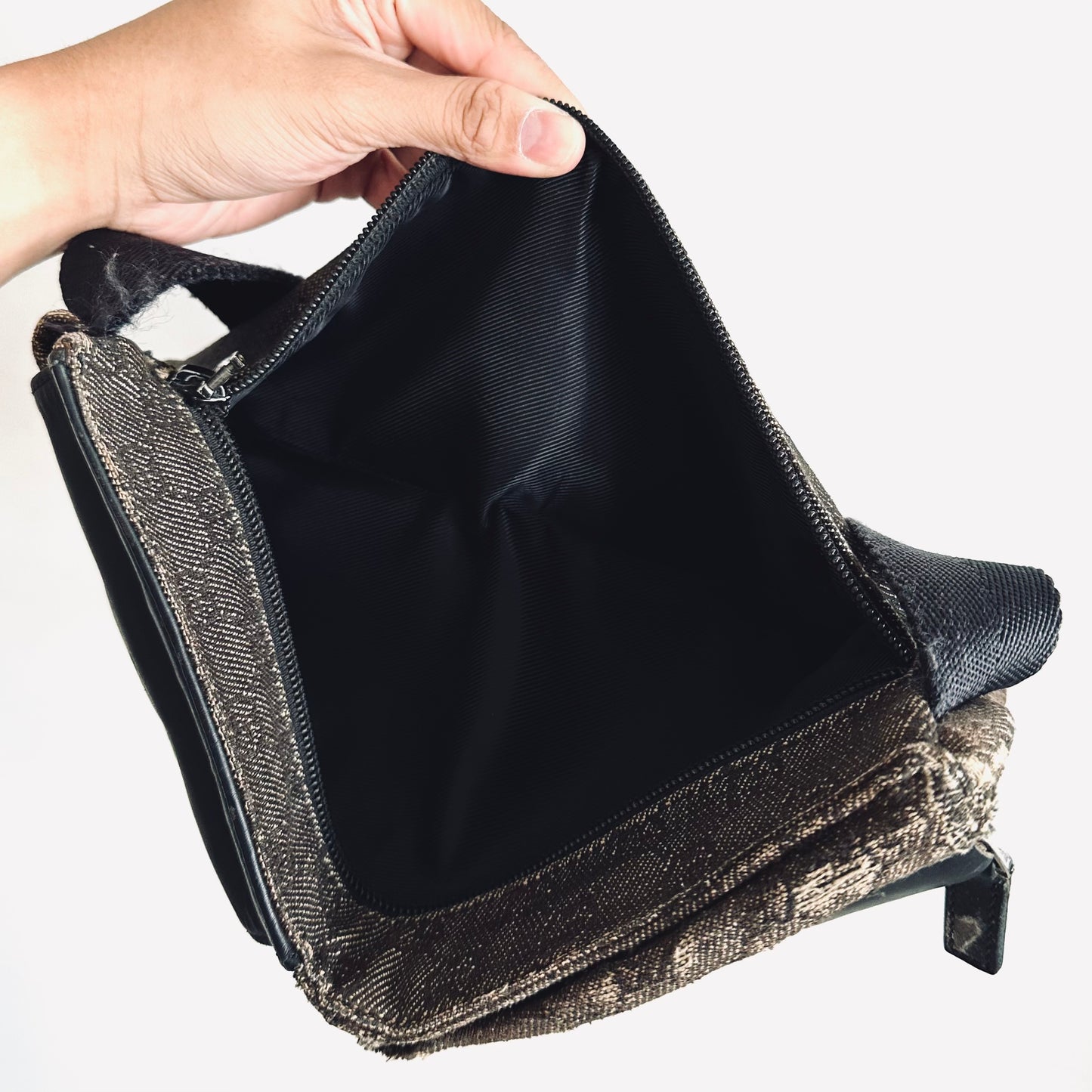 Gucci Black / Dark Brown Sherry GG Monogram Logo Belt Shoulder Sling Bag