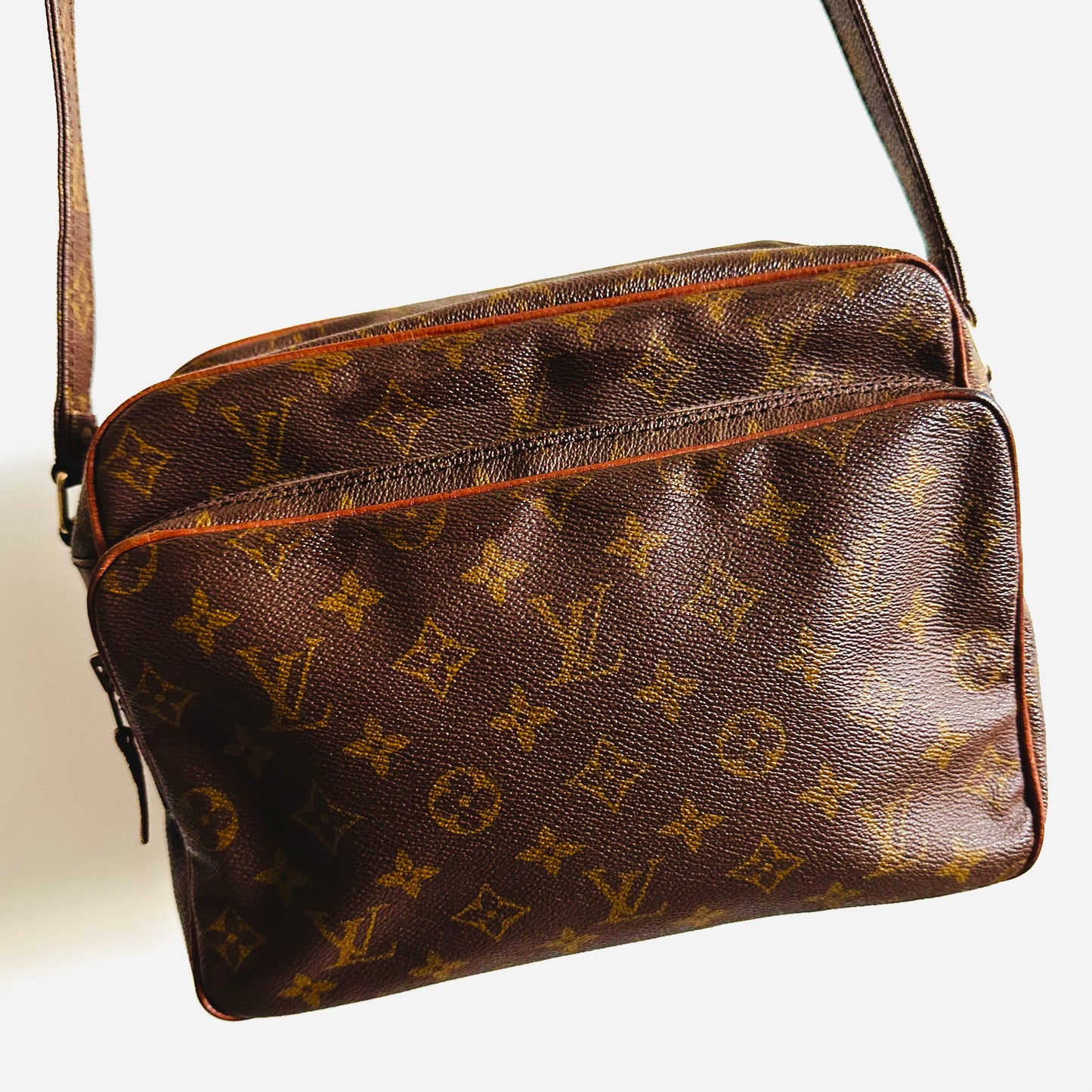 Louis Vuitton LV Nile Reporter Monogram Logo GHW Messenger Vintage Shoulder Sling Bag