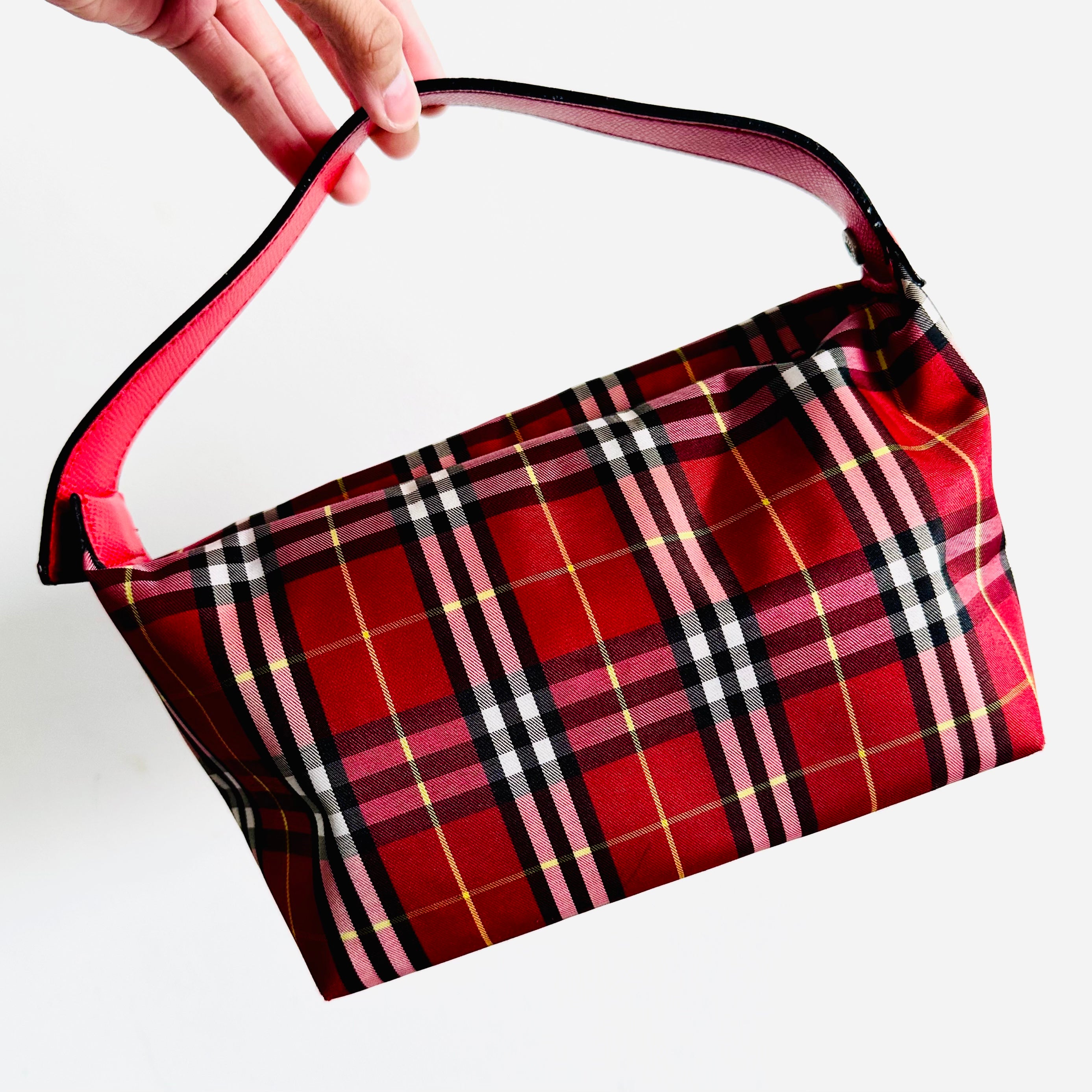 Burberry classic outlet bag collection