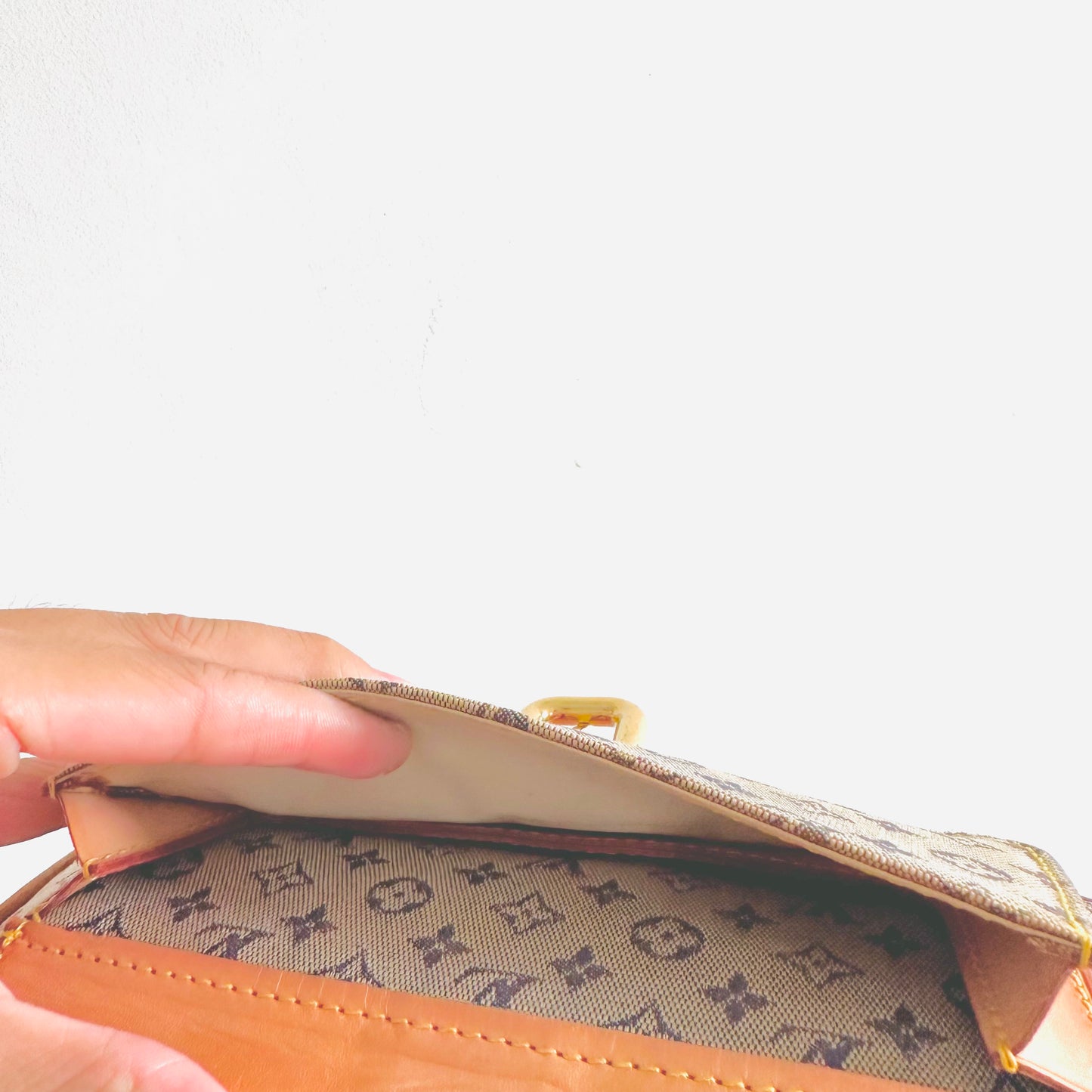 Louis Vuitton LV Mini Lin Juliette Monogram Logo GHW Camera Shoulder Sling Bag