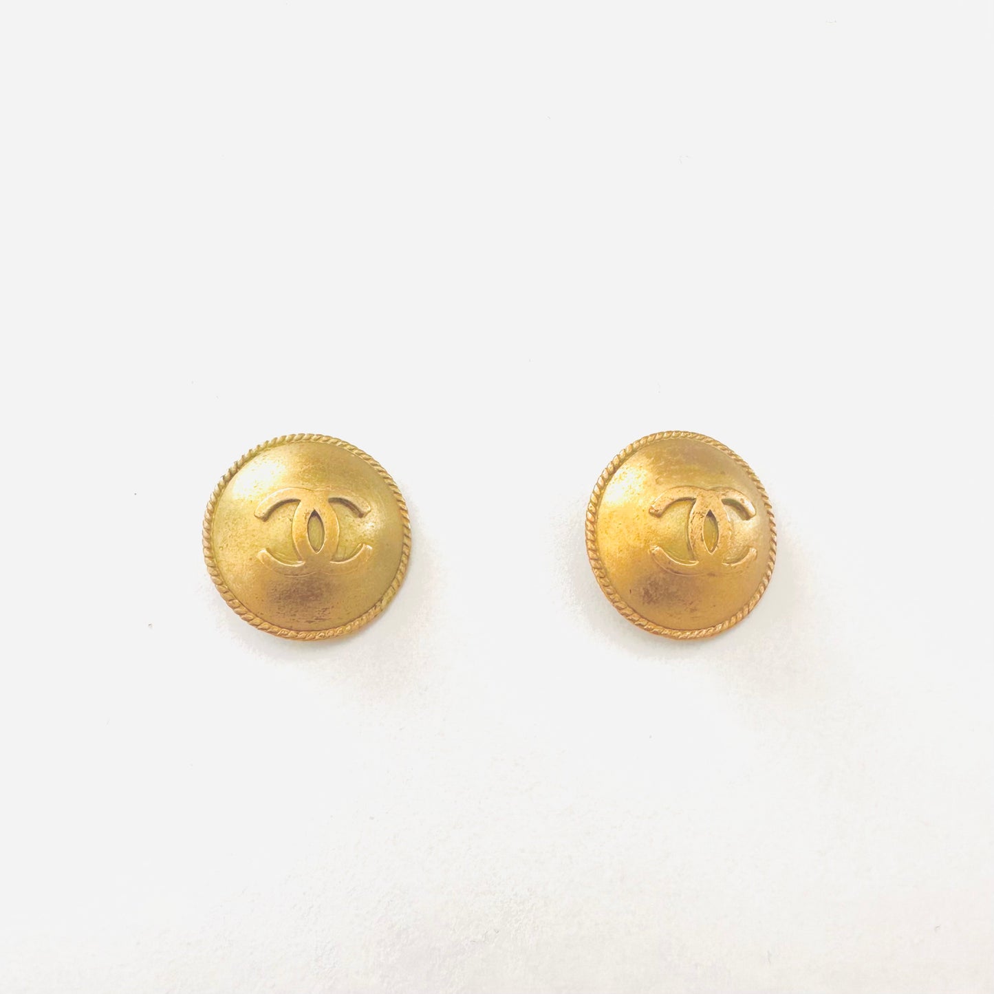 Chanel Giant CC Logo Signature Classic Large Round Gold Vintage Clip On Earrings