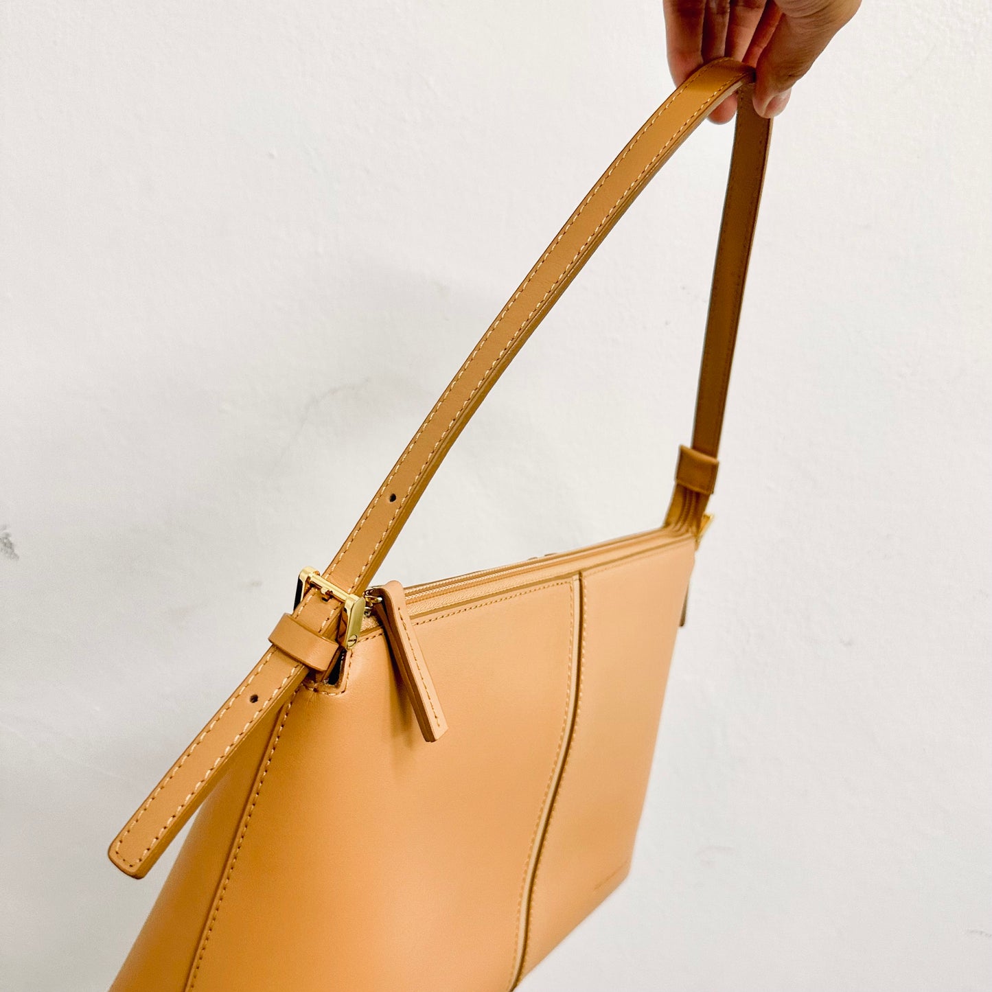 Burberry Caramel Brown GHW Classic Smooth Leather Hobo Baguette Pochette Accessories Shoulder Bag