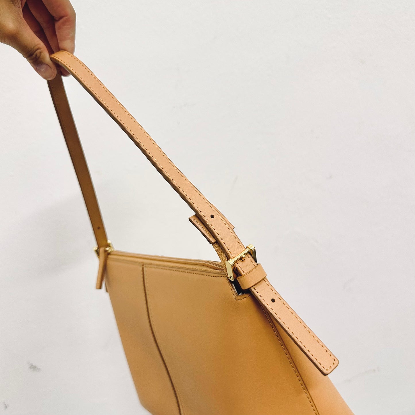 Burberry Caramel Brown GHW Classic Smooth Leather Hobo Baguette Pochette Accessories Shoulder Bag